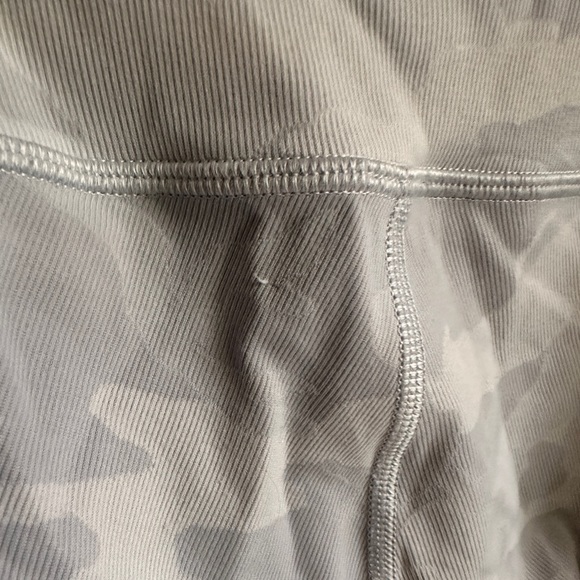 lulu wonder under leggings size 2 - Picture 4 of 4